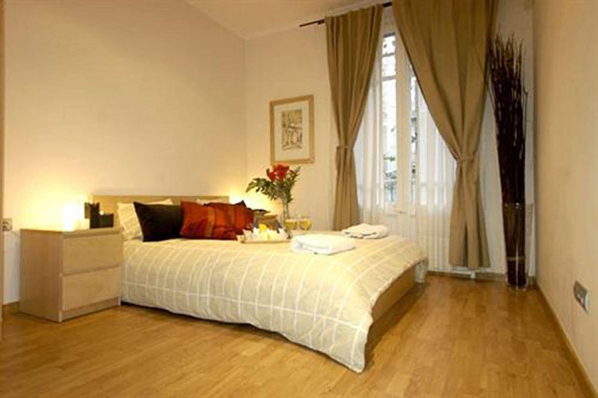 Sagrada266 By Chicstays Barcelona Bagian luar foto