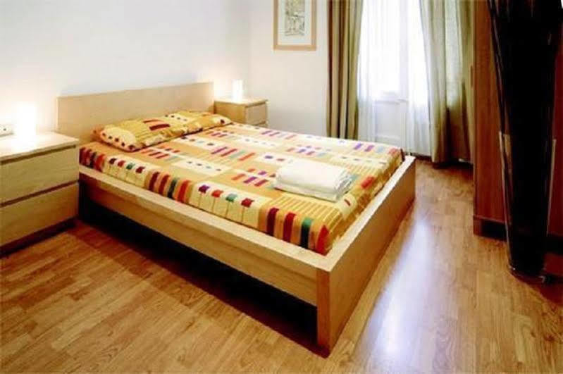 Sagrada266 By Chicstays Barcelona Bagian luar foto